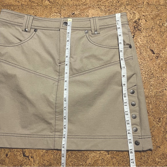 Athleta Take A Hike Snap Side Tan Hiking Skirt Sz 6 - Picture 11 of 11